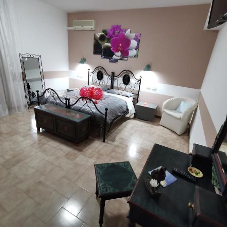 Bed & Breakfast Villa Flora Eredita Bagian luar foto