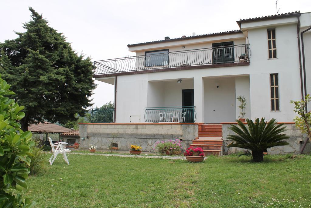 Bed & Breakfast Villa Flora Eredita Bagian luar foto